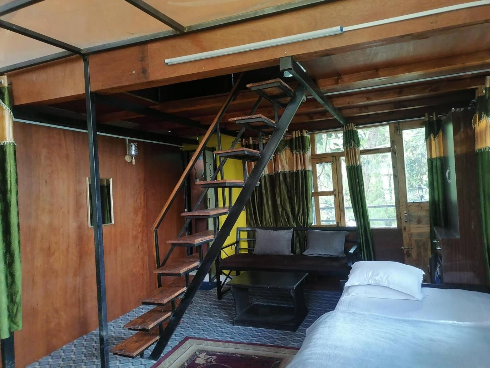 Jungle Crown Organic Homestay ナガルコット エクステリア 写真