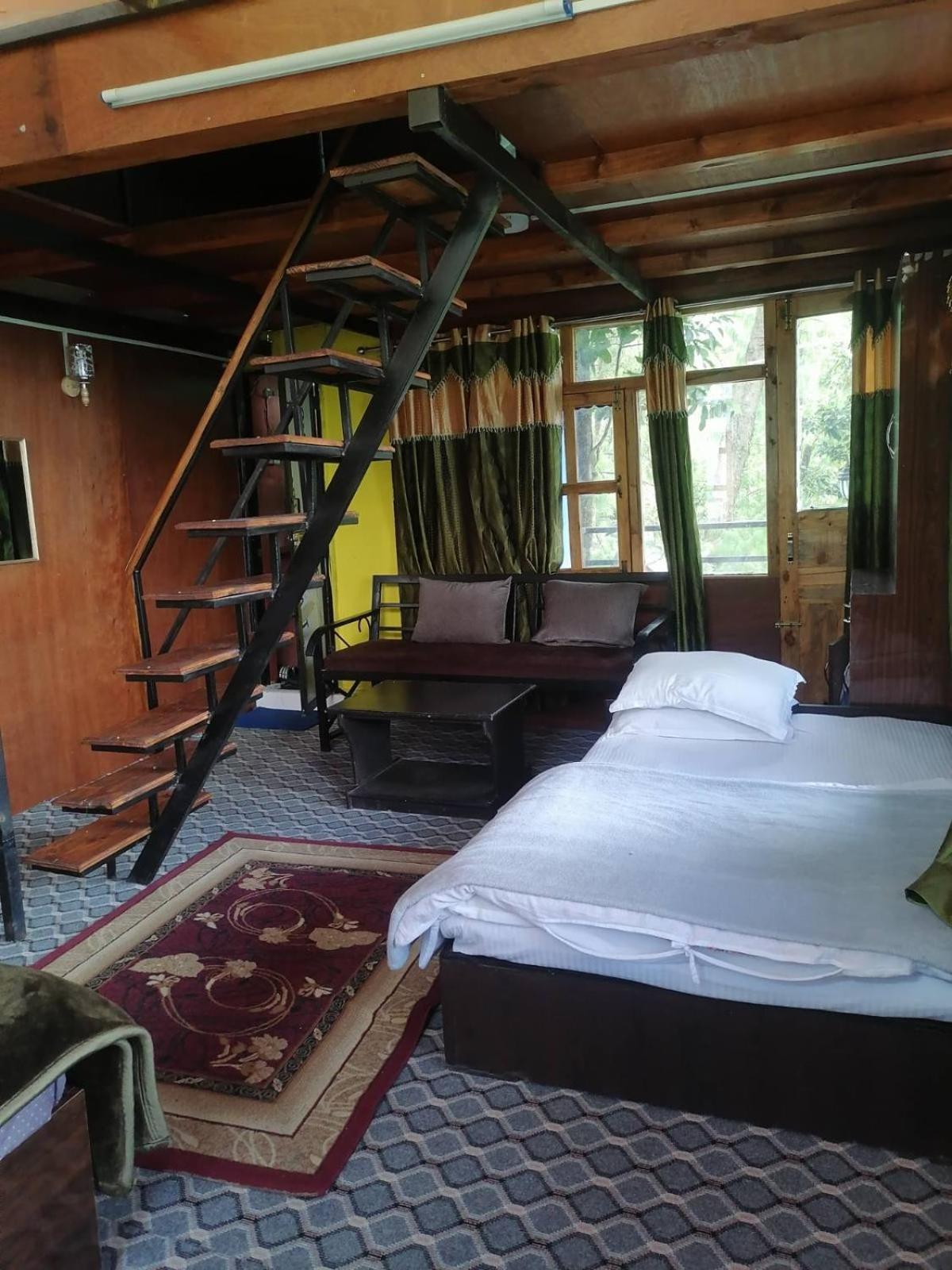 Jungle Crown Organic Homestay ナガルコット エクステリア 写真