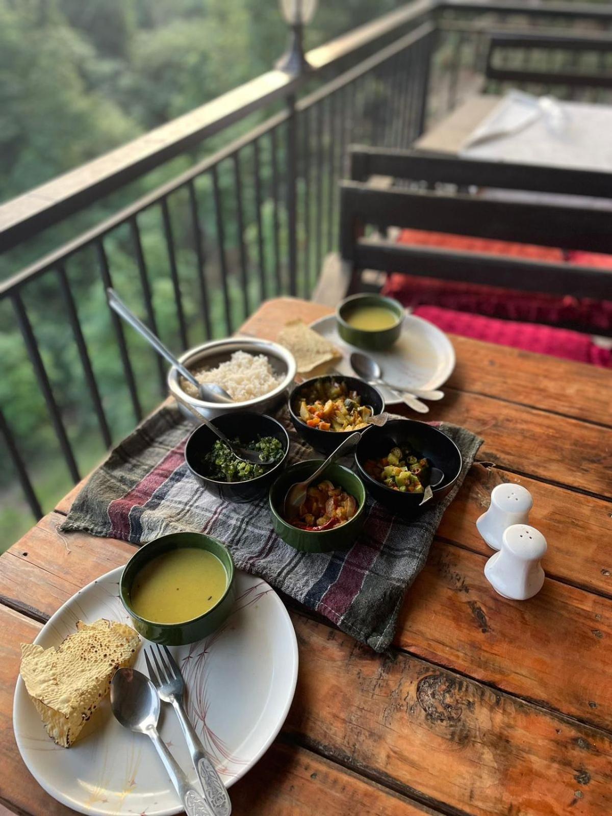 Jungle Crown Organic Homestay ナガルコット エクステリア 写真