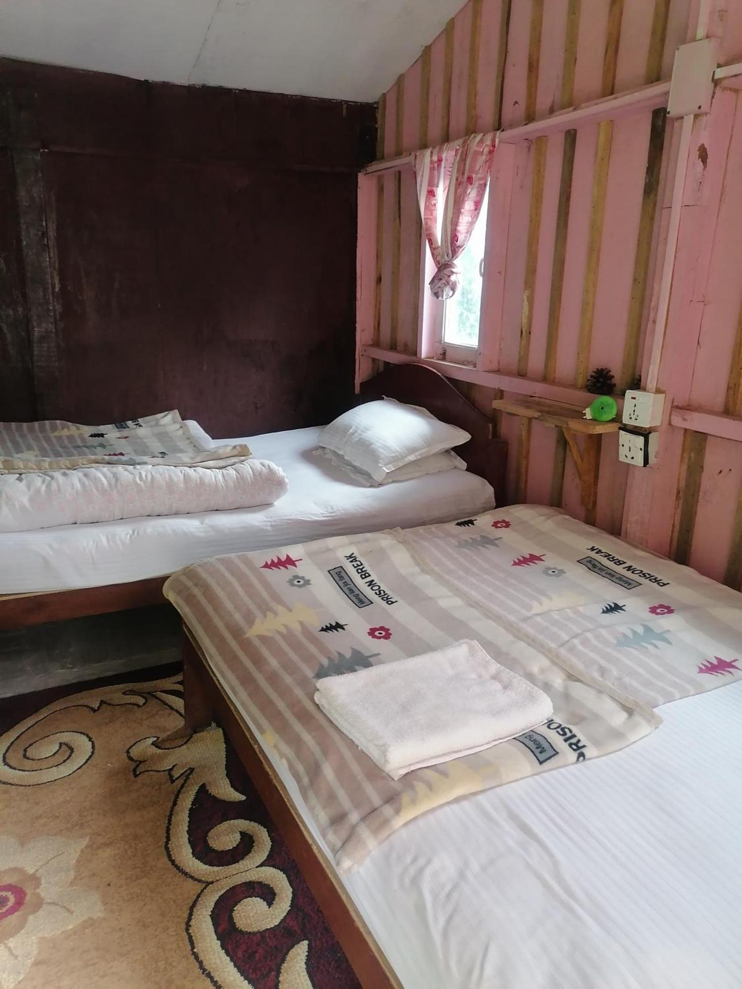 Jungle Crown Organic Homestay ナガルコット 部屋 写真
